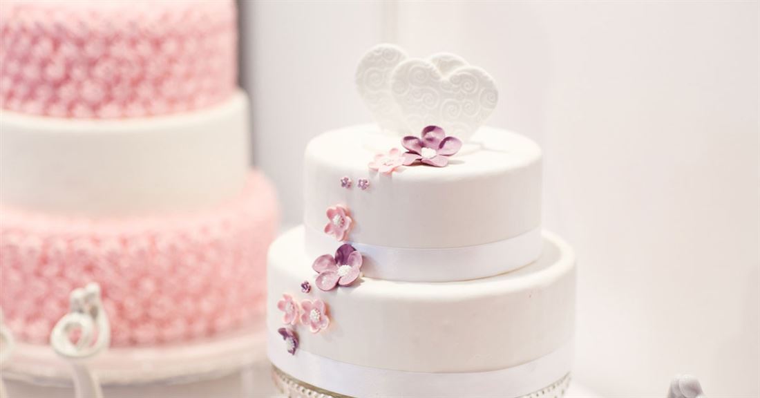 Study Average Cost of a Wedding Cake
