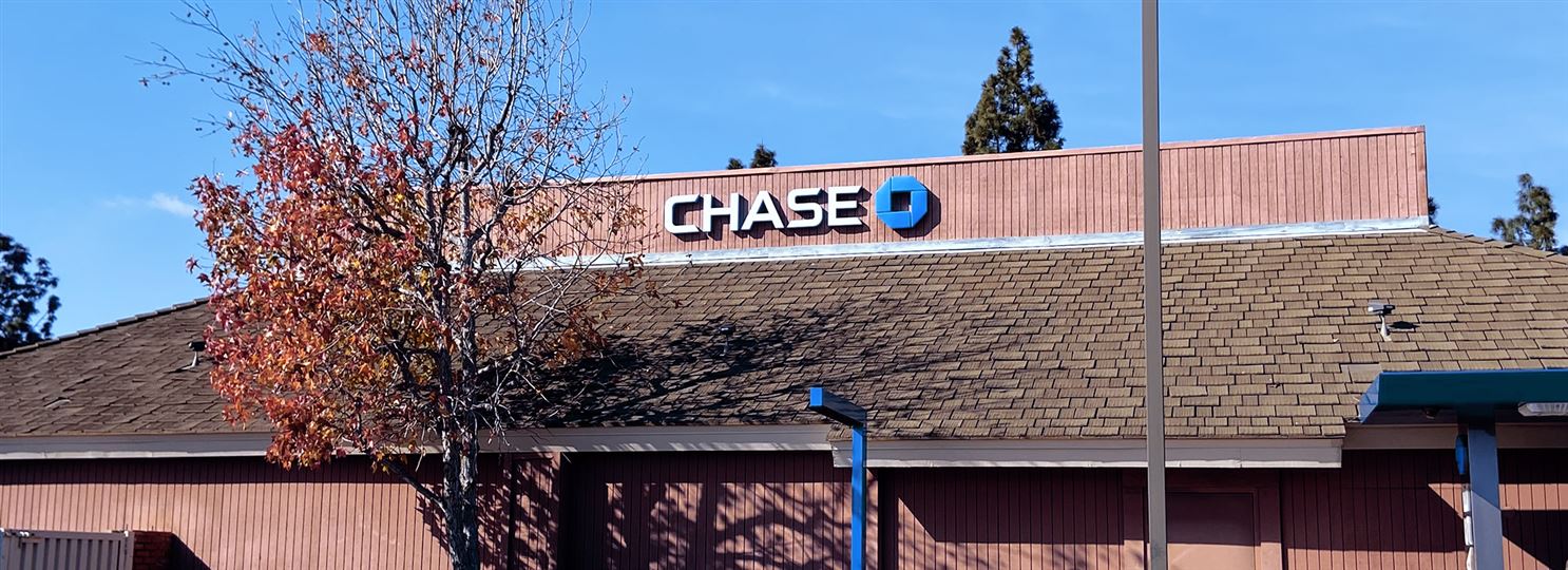 Charles Schwab Bank Vs Chase Which Is Better 