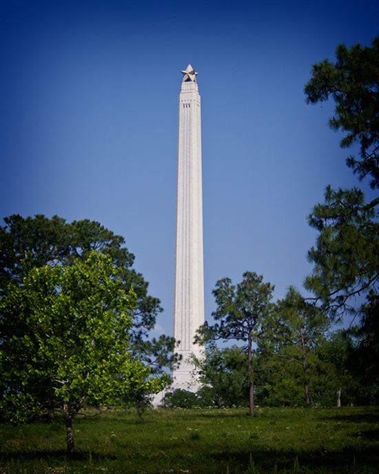 Monument and Trees © Mike Fisher (CC BY 2.0) https://www.flickr.com/photos/bfs_man/5641665897/ Monument and Trees