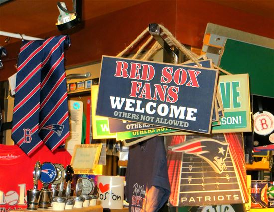 Red Sox Fans! © Christine Zenino (CC BY 2.0) https://www.flickr.com/photos/chrissy575/10683769355/ Red Sox Fans!