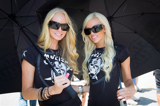 Metal Mulisha Girls © Gerald Geronimo (CC BY-SA 2.0) https://www.flickr.com/photos/g155/5988498661/ Metal Mulisha Girls