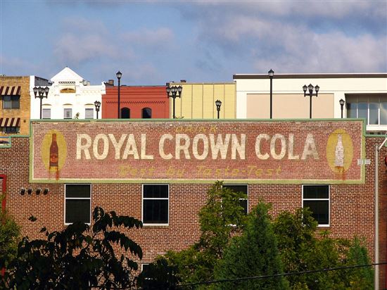 Royal Crown Cola at Maryville © Brent Moore (CC BY 2.0) https://www.flickr.com/photos/brent_nashville/276857092 Royal Crown Cola at Maryville