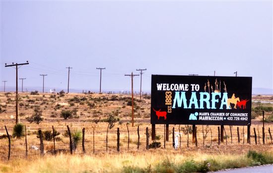Welcome to Marfa © Robert Hensley (CC BY 2.0) https://www.flickr.com/photos/roberthensley/7754903124/ Welcome to Marfa