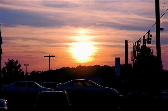 Sunset © xhero (CC BY 2.0) https://www.flickr.com/photos/xhero/1456567302 Sunset