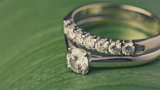 Truth about Fake Diamonds: How Conflict-Free Decisions Give Diamond  Alternatives a Bad Name