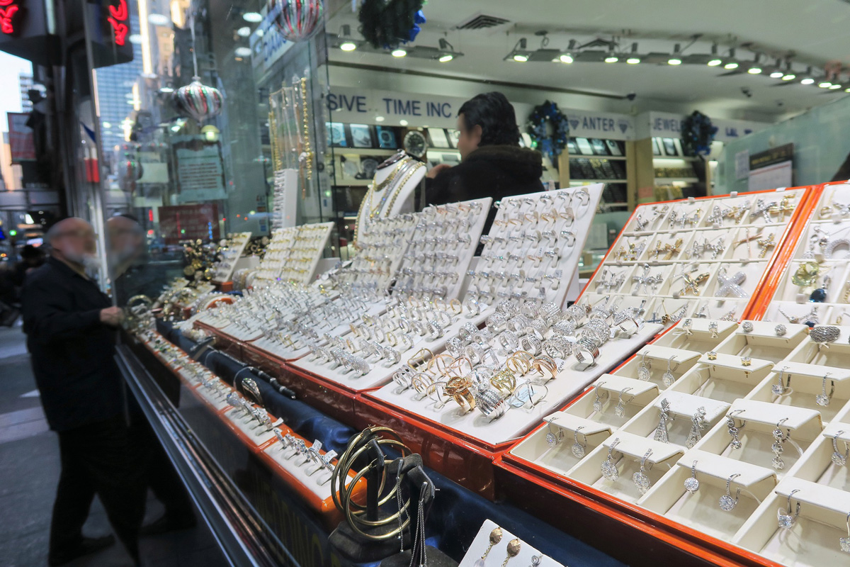 NYC Diamond District Best Stores and Engagement Ring Secrets NYC Diamond District Best Stores and Engagement Ring Secrets