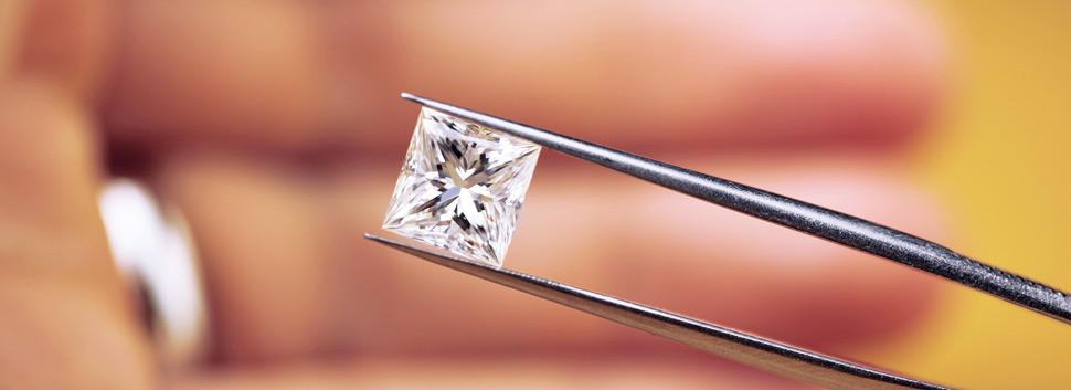 Do Round or Square Diamonds Look Bigger? How to Choose